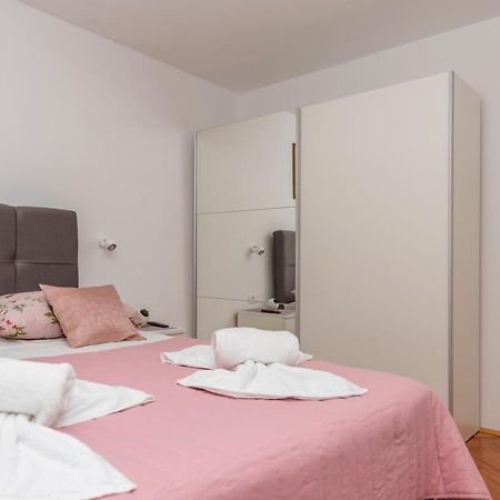 Apartment Strawberry Makarska Bagian luar foto