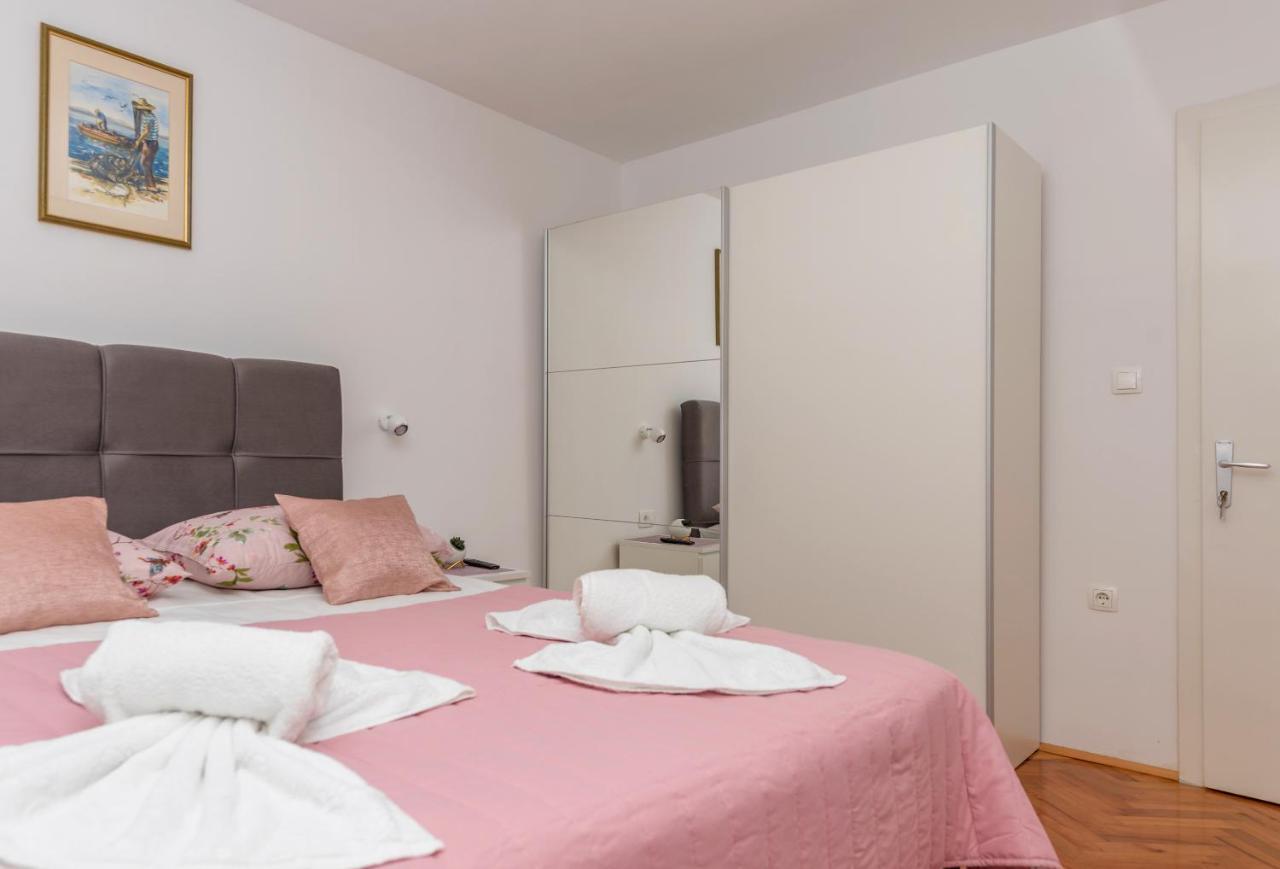 Apartment Strawberry Makarska Bagian luar foto