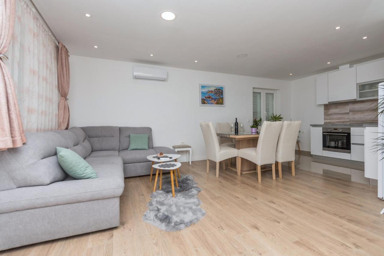 Apartment Strawberry Makarska Bagian luar foto