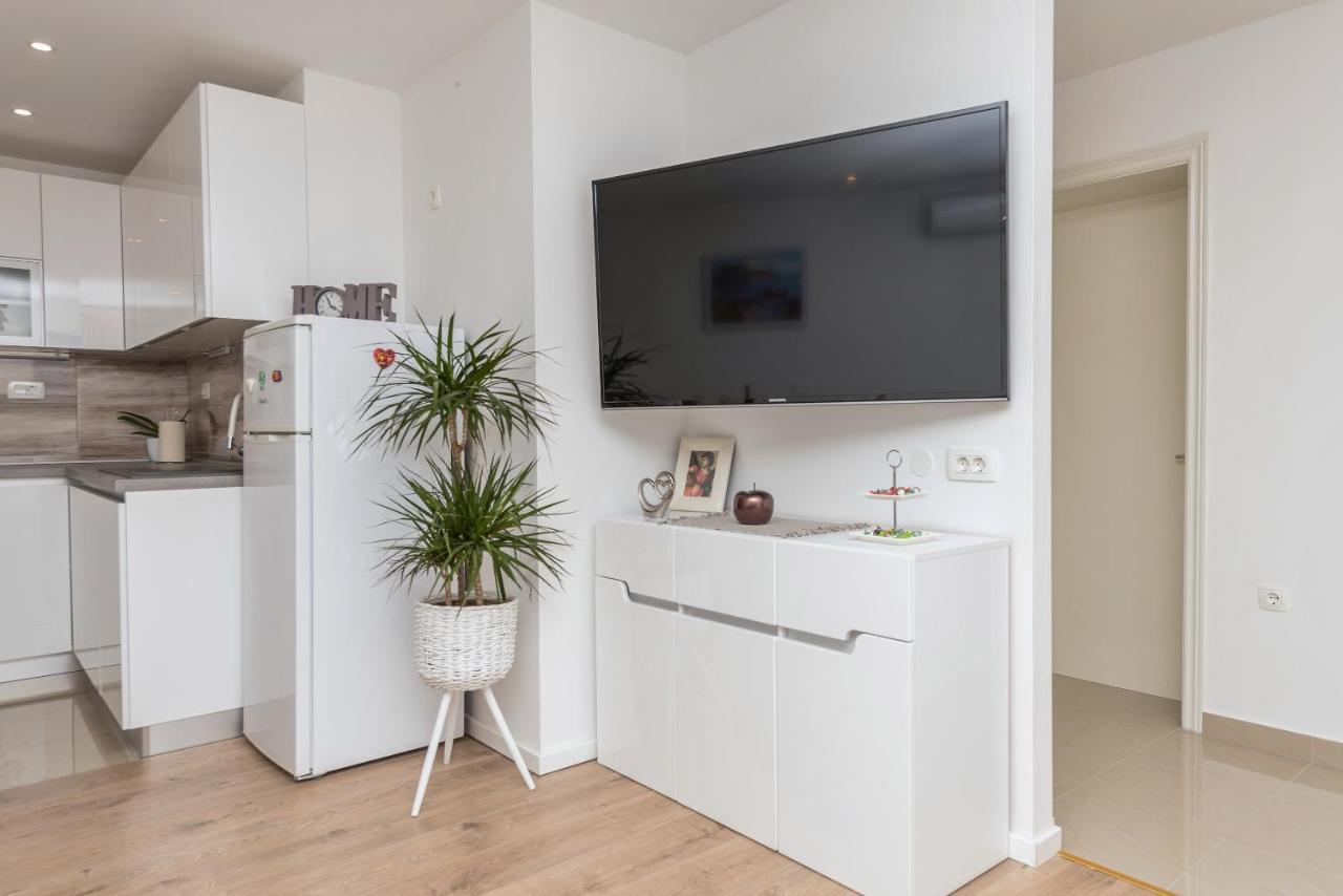 Apartment Strawberry Makarska Bagian luar foto