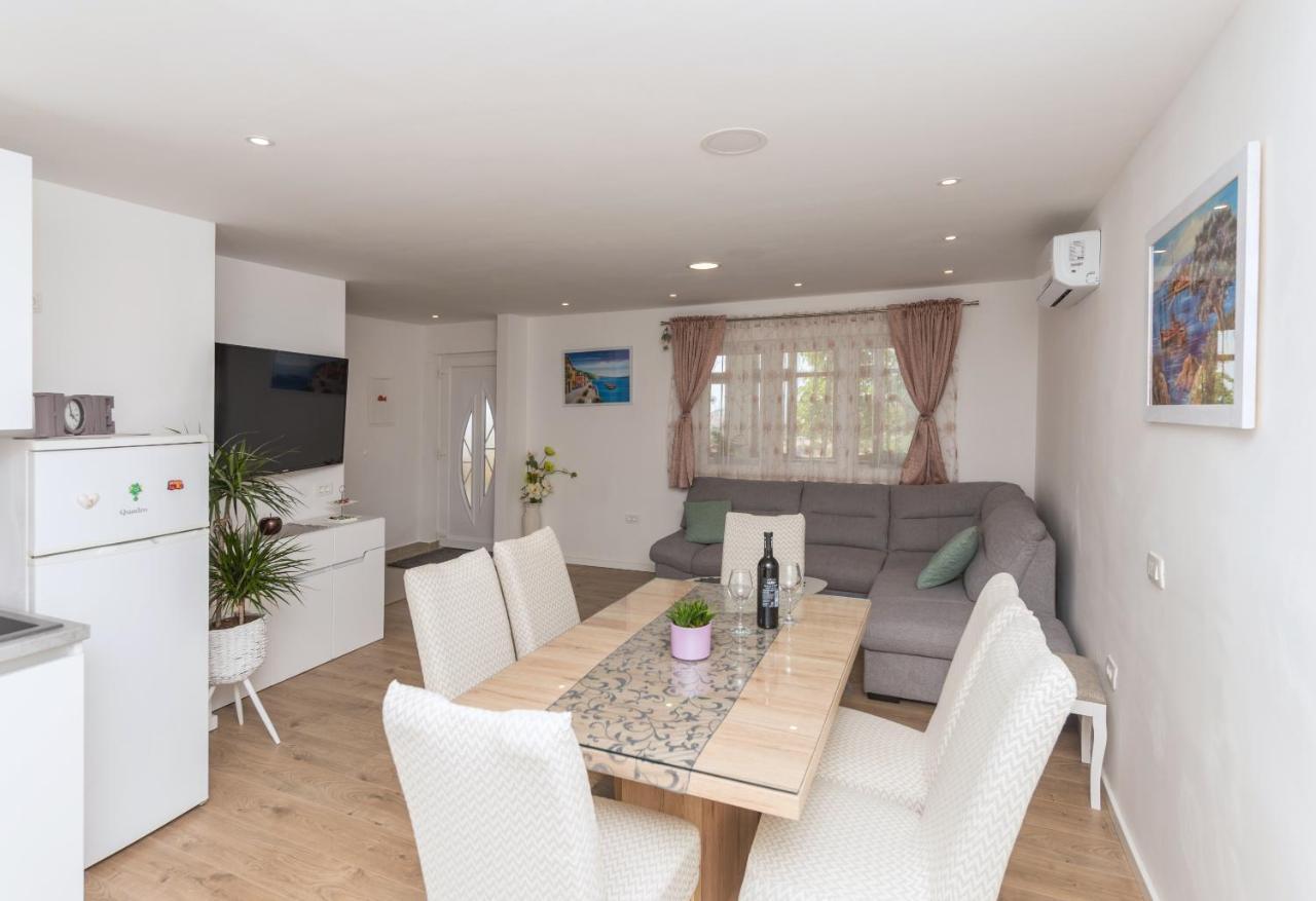 Apartment Strawberry Makarska Bagian luar foto
